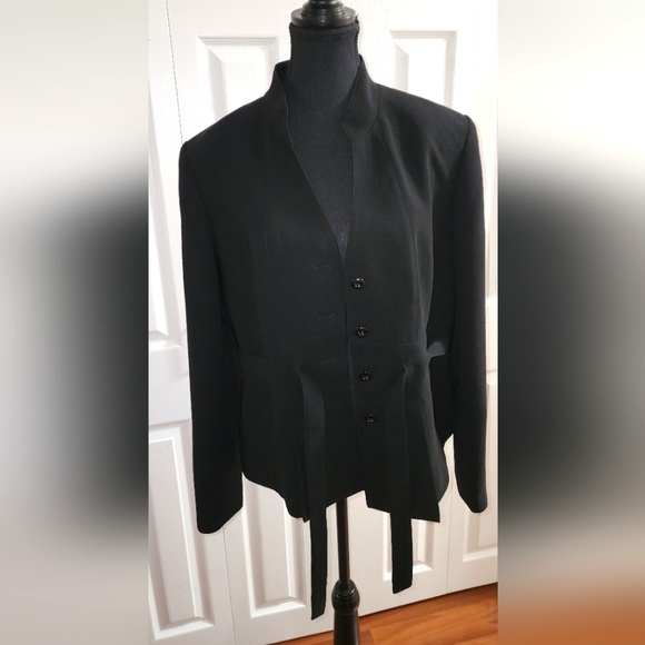 Belted button up Blazer - Picture 1 of 4